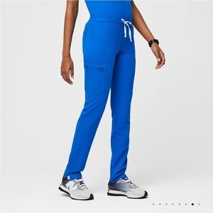 FIGS yola skinny scrub pants 🤍